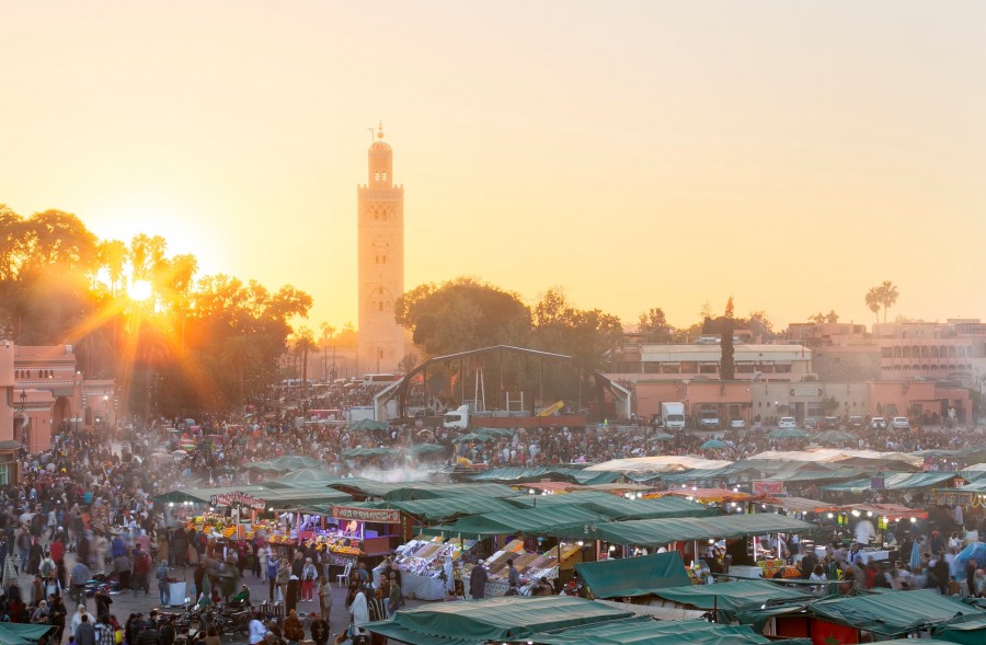 Comment se présente l'histoire de la place Jemaa el Fna à Marrakech ?